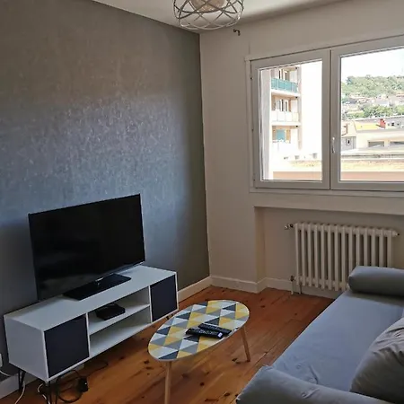 Chambre Privee Dans Appart Partage, Centre Ville, Avec Vue Sur Les Monuments Le Puy-en-Velay Exterior photo